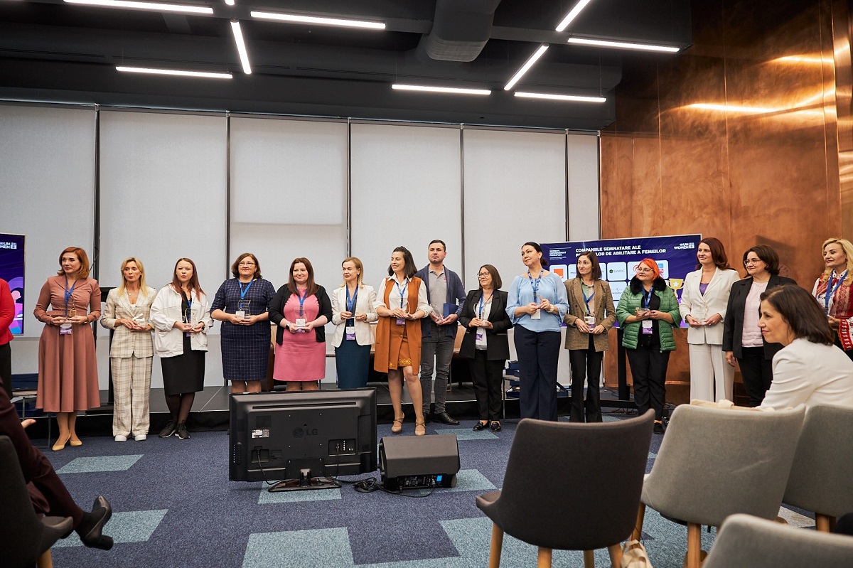 17 companii semnatare ale WEPs-urilor, din Moldova, au fost premiate în cadrul Conferinței dedicate abilitării economice a femeilor. Foto: Daikiri studio, Life at Crunchyroll 
