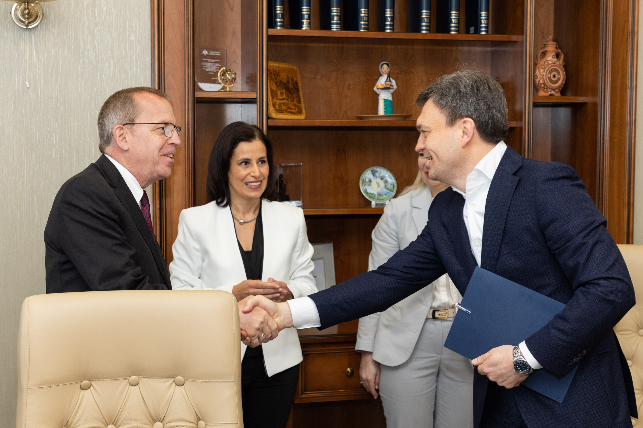 Dominika Stojanoska, Simon Springett and Prime minister Dorin Recean