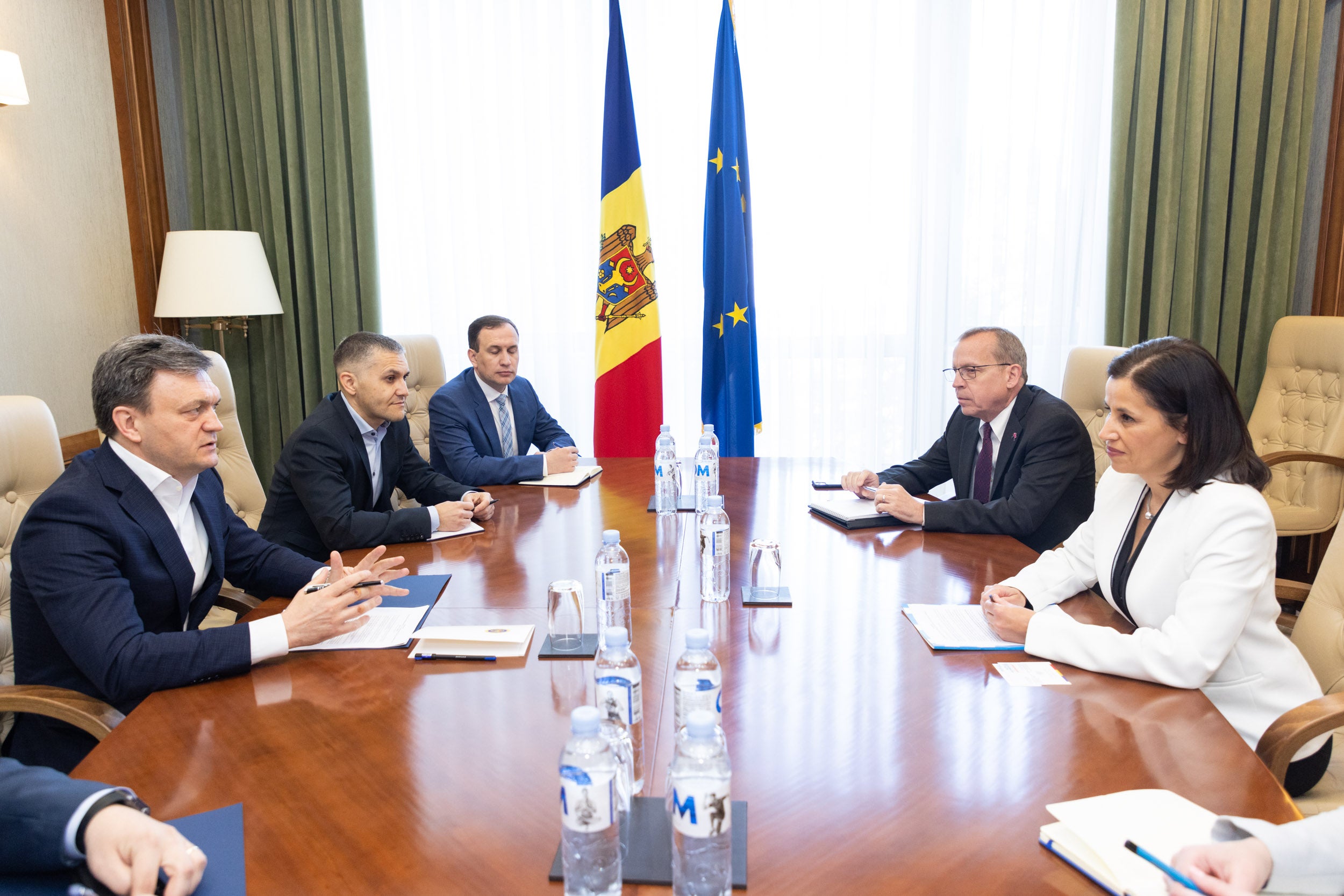 Dominika Stojanoska, Simon Springett and Prime minister Dorin Recean