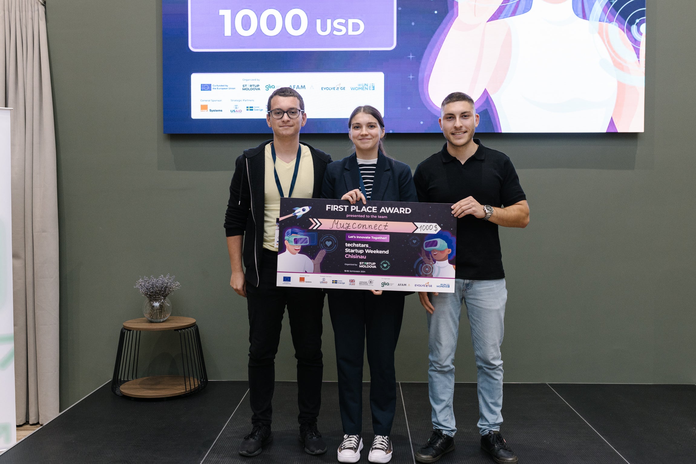 echipei „Muzconnect”, care a obținut locul întâi.